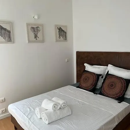 Le Building: 5 Pax Centre Apartment *